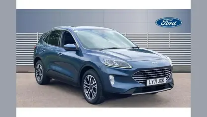 Usado Ford Kuga Titanium 120 CV (88 kW) 2021 Azul SUV