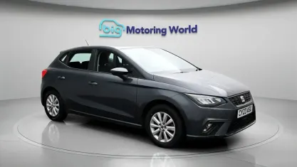 Używany Seat Ibiza SE 80 KM (58 kW) 2023 Szary Hatchback
