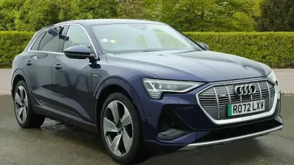 Usado Audi e-tron S-Line 230 kW (313 CV) 2022 Azul SUV