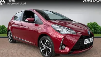 Used Toyota Yaris Hybrid 101 HP (74 kW) 2019 Red Hatchback