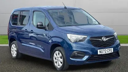 Begagnad Vauxhall Combo 131 HK (96 kW) 2021 Blå Minibuss