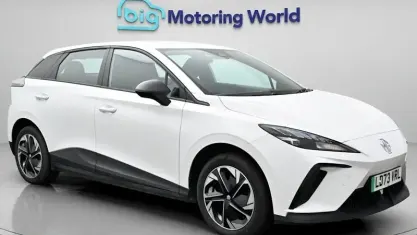 Begagnad MG MG4 EV SE 319 kW (435 HK) 2023 Halvkombi