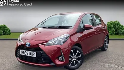 Used Toyota Yaris Hybrid 101 HP (74 kW) 2019 Red Hatchback