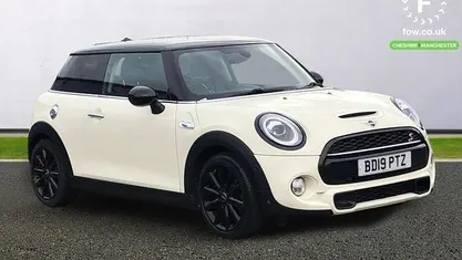 Used Mini Cooper S Comfort 192 HP (141 kW) 2019 White Hatchback