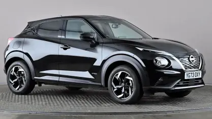 Begagnad Nissan Juke N-Connecta 143 HK (105 kW) 2023 Svart SUV