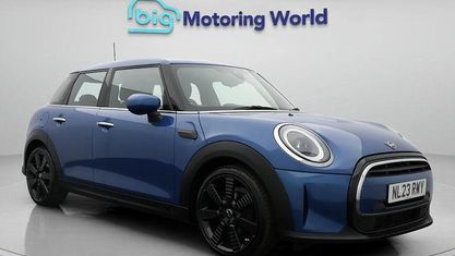 Usado Mini Cooper Exclusive 136 CV (100 kW) 2022 Azul Utilitario