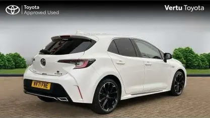 Używany Toyota Corolla Sport 122 KM (89 kW) 2021 Biały Hatchback