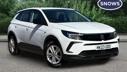 Used Vauxhall Grandland X Design Edition 131 HP (96 kW) 2023 White SUV