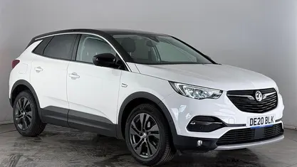 Used Vauxhall Grandland X SRi 131 HP (96 kW) 2020 White SUV