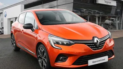 Used Renault Clio V Techno 145 HP (106 kW) 2023 Orange Hatchback