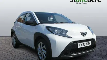Used Toyota Aygo X PURE 72 HP (52 kW) 2023 White SUV