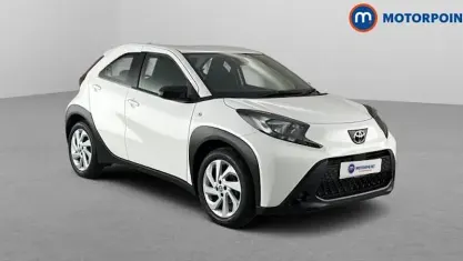 Used Toyota Aygo X PURE 72 HP (52 kW) 2023 White SUV