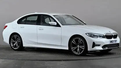 Used BMW 318 Sport Line 156 HP (114 kW) 2021 White Sedan