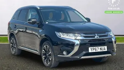Begagnad Mitsubishi Outlander P-HEV 203 HK (149 kW) 2017 Svart Kombi