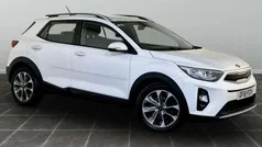 White Used 2018 Kia Stonic 2 SUV | £7,695 (Fair price)