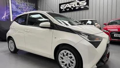 Used Toyota Aygo X-play 72 HP (52 kW) 2019 Hatchback