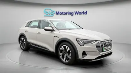 Usado Audi e-tron Sport 300 kW (408 HP) 2022 Bege SUV