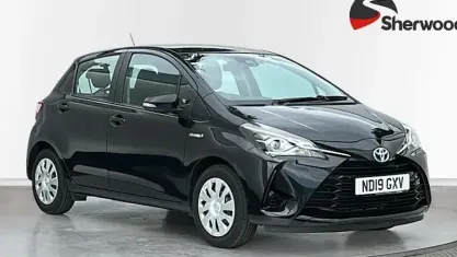Used Toyota Yaris Hybrid Active 101 HP (74 kW) 2019 Black Hatchback