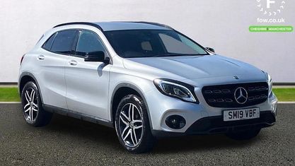 Usado Mercedes GLA180 Urban 122 HP (89 kW) 2019 Prateado SUV