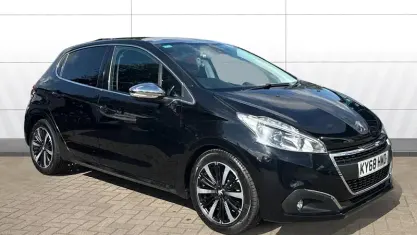Used Peugeot 208 Allure Premium 82 HP (60 kW) 2018 Black Hatchback