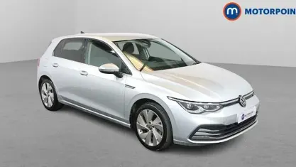 Begagnad VW Golf VIII Style 131 HK (96 kW) 2024 Halvkombi
