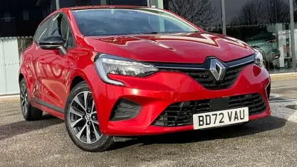 Used Renault Clio Evolution 90 HP (66 kW) 2022 Red Hatchback
