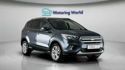 Używany Ford Kuga Zetec 120 KM (88 kW) 2018 Niebieski SUV