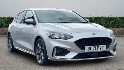 Usado Ford Focus ST-Line 125 HP (91 kW) 2021 Prateado Citadino