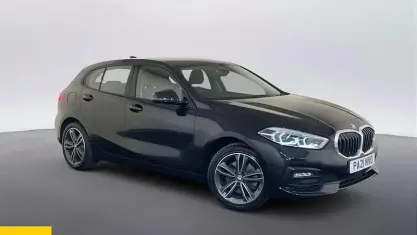 Usado BMW 118 Sport Line 136 CV (100 kW) 2021 Negro Utilitario