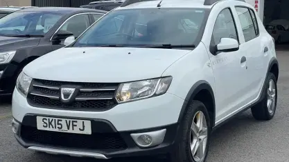 Used Dacia Sandero Lauréate 90 HP (66 kW) 2014 White Hatchback