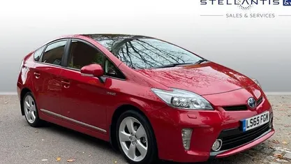 Red Used 2015 Toyota Prius Hatchback | £10,922 (Fair price)