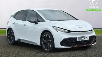 Begagnad Cupra Born e-Boost 169 kW (230 HK) 2023 Vit Halvkombi