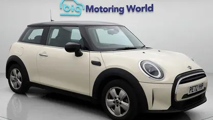 Begagnad Mini Cooper Classic 136 HK (100 kW) 2022 Vit Halvkombi