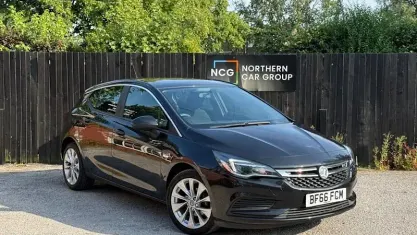 Used Vauxhall Astra Design Edition 105 HP (77 kW) 2016 Black Hatchback