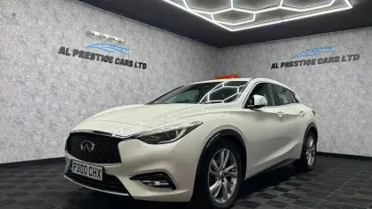 Used Infiniti Q30 Premium 170 HP (125 kW) 2016 White Hatchback