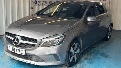 Używany Mercedes A180 Sport Edition 109 KM (80 kW) 2018 Szary Hatchback