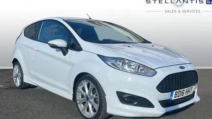 Used Ford Fiesta Zetec 125 HP (91 kW) 2016 White Hatchback