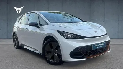Begagnad Cupra Born 150 kW (204 HK) 2023 Vit Halvkombi