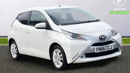 Used Toyota Aygo X-pure 69 HP (50 kW) 2016 White Hatchback