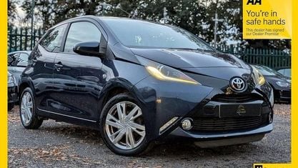 Usado Toyota Aygo x-press 69 HP (50 kW) 2015 Azul Citadino