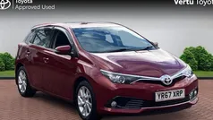 Red Used 2017 Toyota Auris Business Edition Hatchback | £10,995 (Fair price)