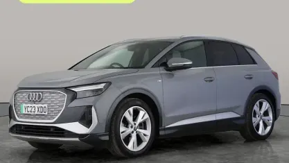 Usado Audi Q4 e-tron S-Line 150 kW (204 HP) 2023 Cinzento SUV