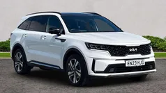 White Used 2023 Kia Sorento SUV | £38,195 (Fair price)