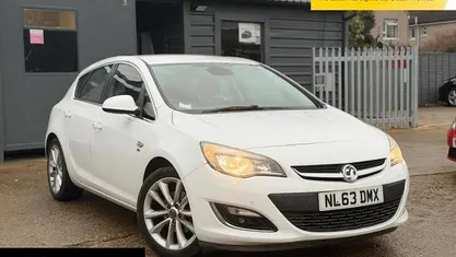 Used 2015 Vauxhall Astra Elite Hatchback | £3,295 (Fair price)