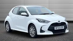 Pure white Used 2023 Toyota Yaris Hybrid Hatchback | £16,295 (Fair price)