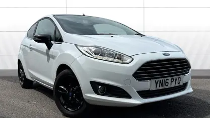 Used Ford Fiesta Zetec 82 HP (60 kW) 2016 White Hatchback