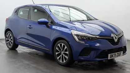 Used Renault Clio V Iconic 90 HP (66 kW) 2021 Hatchback