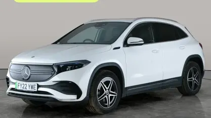 Begagnad Mercedes EQA300 AMG line 167 kW (228 HK) 2022 Vit SUV
