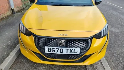 Used Peugeot 208 GT-line 102 HP (75 kW) 2020 Yellow Hatchback