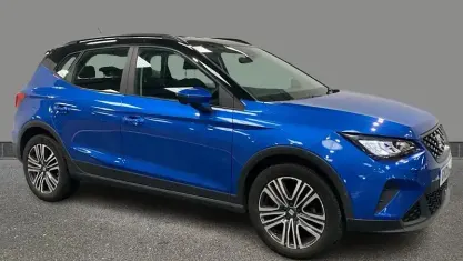 Usado Seat Arona SE Technology 110 CV (80 kW) 2023 Azul SUV